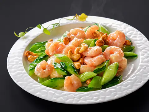 Gambas salteadas con anacardos