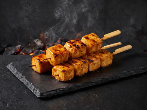 Tofu de pescado a la parrilla