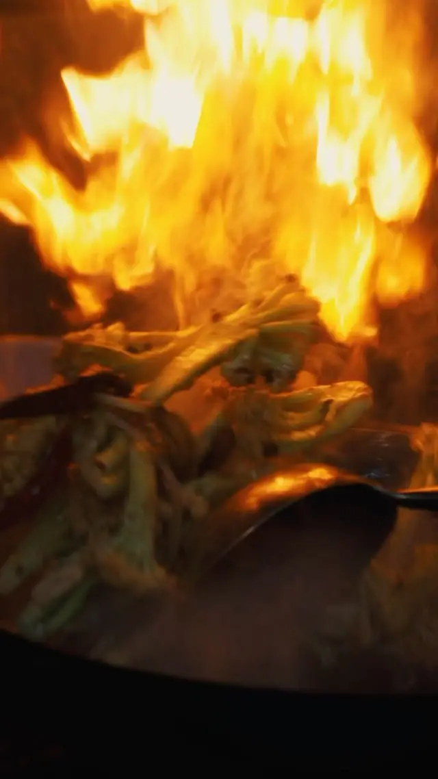 El wok a fuego vivo transforma la coliflor en un plato lleno de carácter 🔥